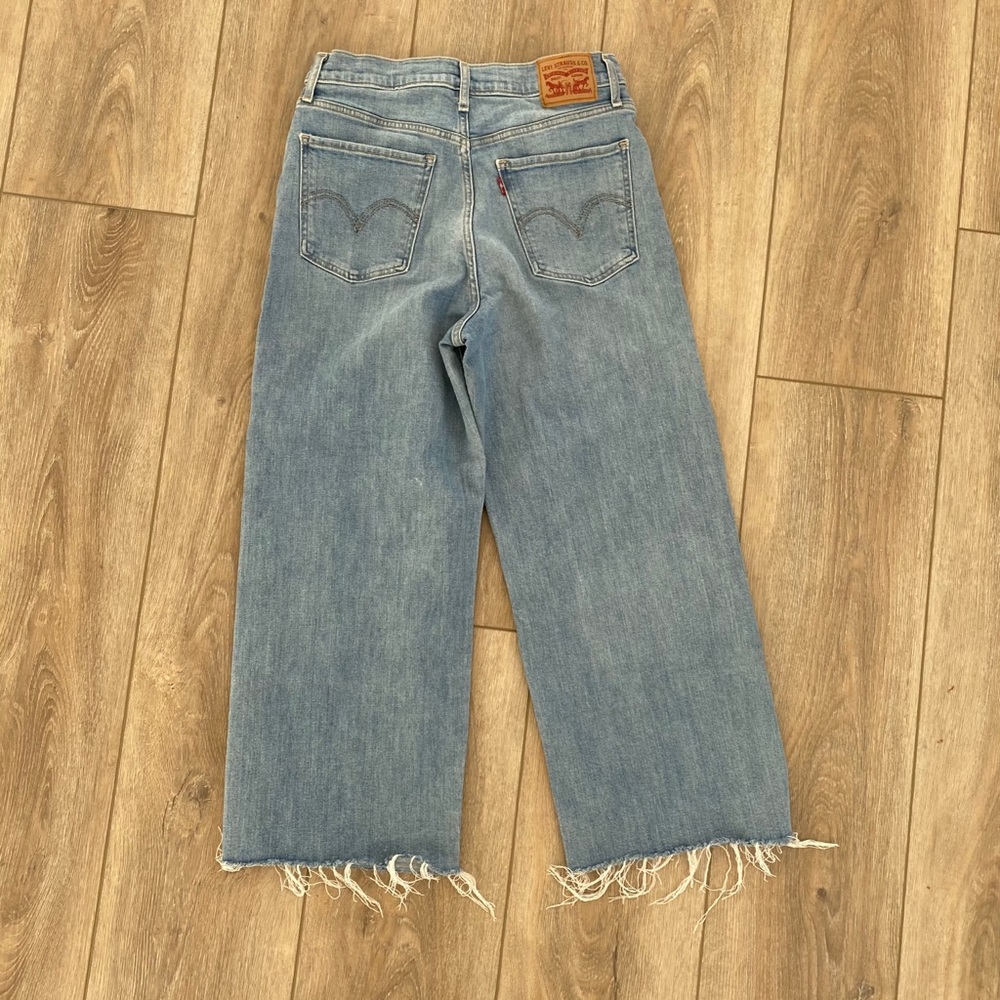 Levi’s Wide Leg - Picture 2 of 5